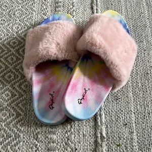 Fuzzy tie dye slippers/sandals